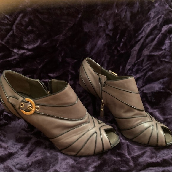 Louis Vuitton grey leather Marlene opentoe booties - Picture 2 of 2